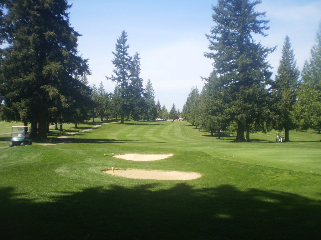 bunkers next to the green at hole 7